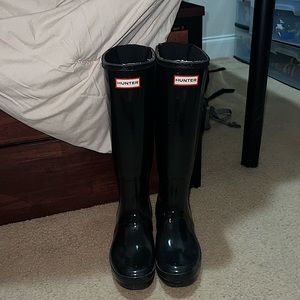 Winter/rainy day hunter boots. Only wore a hand full of times!